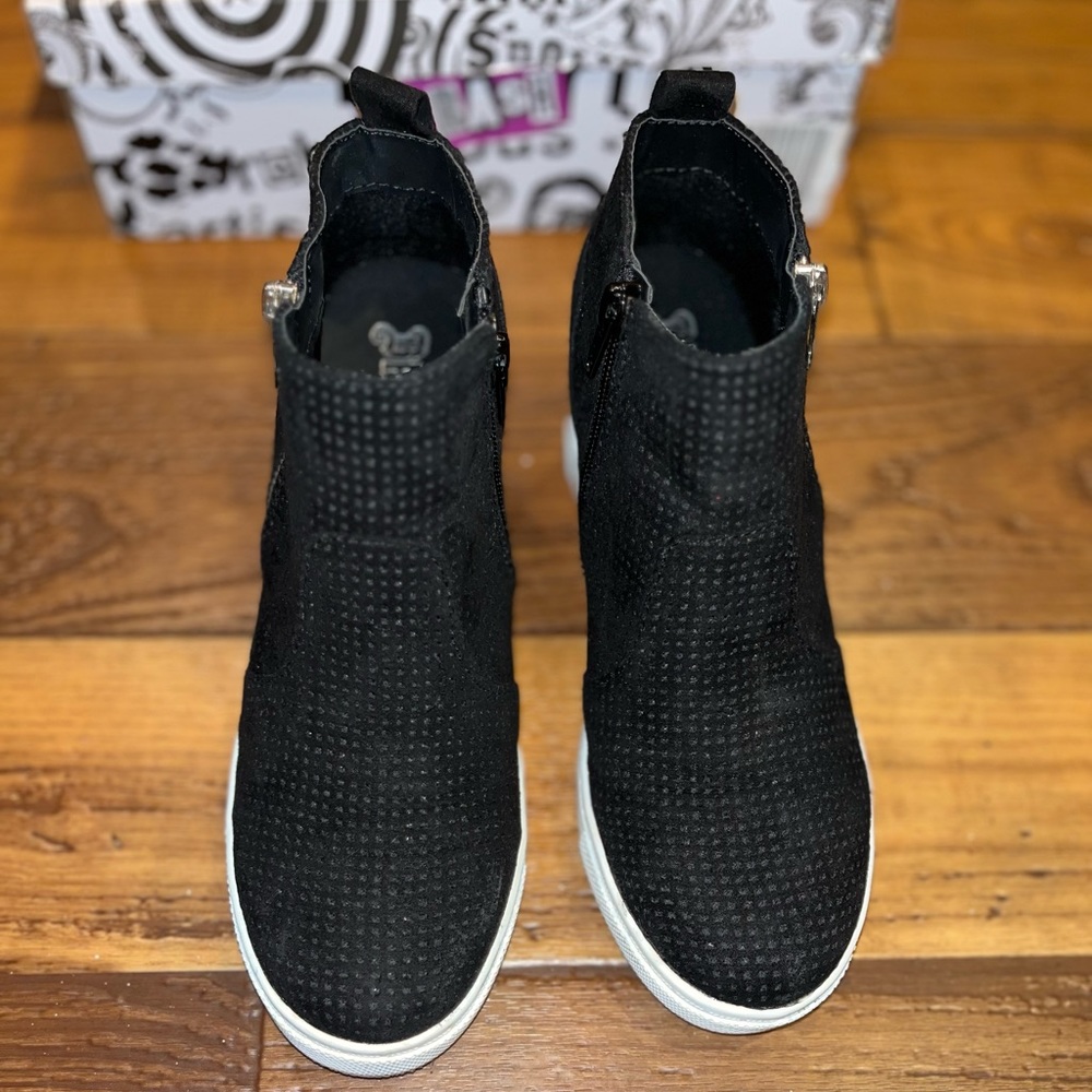 ~Brash~ Sneaker Booties- Size 7.5 - Picture 2 of 8